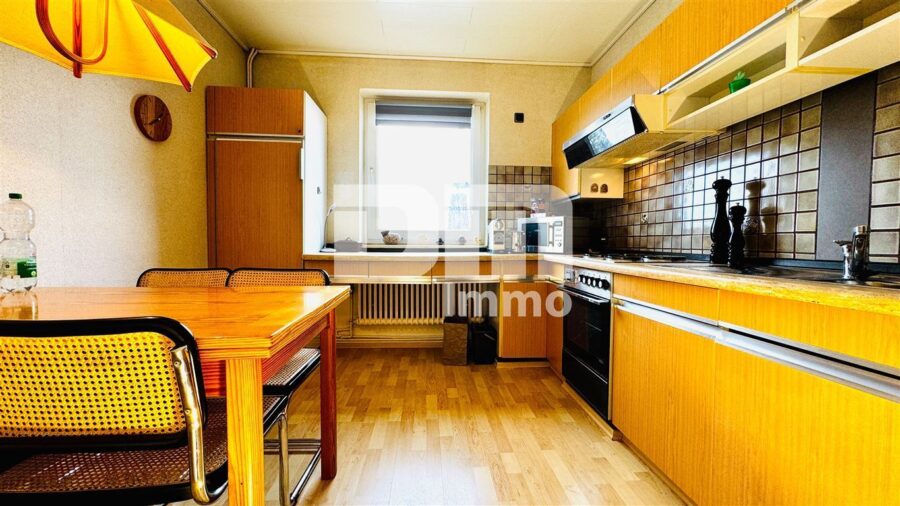 Teilsaniertes Traumhaus in begehrter Lage auf großem Grundstück mit Panoramablick - Souterrain Küche mit Einbauküche und Panoramablick